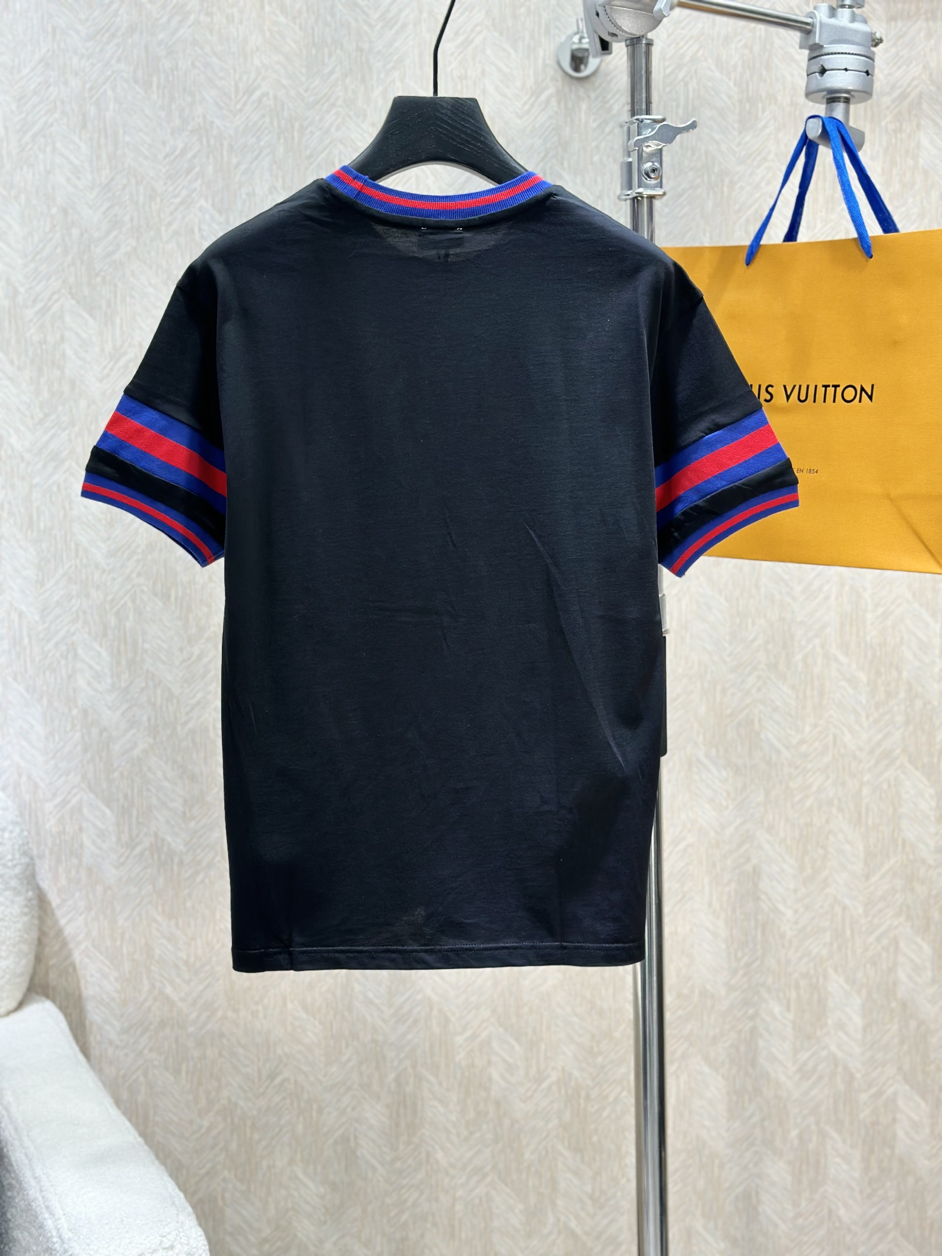 Áo phông T-shirt Saint Laurent YSL logo chữ thêu ngực kẻ sọc Xanh Đỏ viền cổ tay Like Auth on web VTN